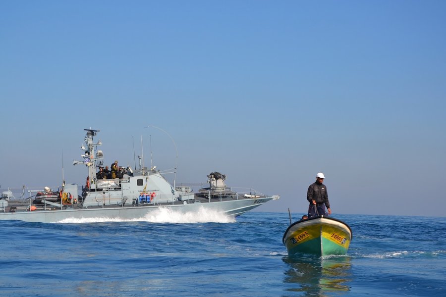 تیراندازی قایق های نظامی صهیونیستی به ماهیگیران فلسطینی در آب های غزه