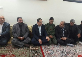 وزیر بهداشت به دیدار خانواده شهید خزایی رفت