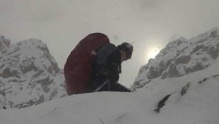 نجاتگران هلال احمر بافق پس از ۷ساعت تلاش، دو کوهنورد را نجات دادند
