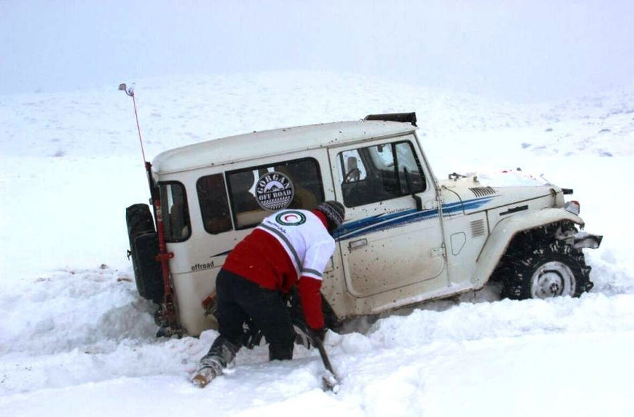 کولاک برف مسافران چهار محال و بختیاری را گرفتار کرد