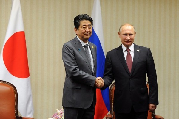 کاهش محبوبیت دولت آبه در ژاپن/ بدبینی مردم به توافق مسکو و توکیو