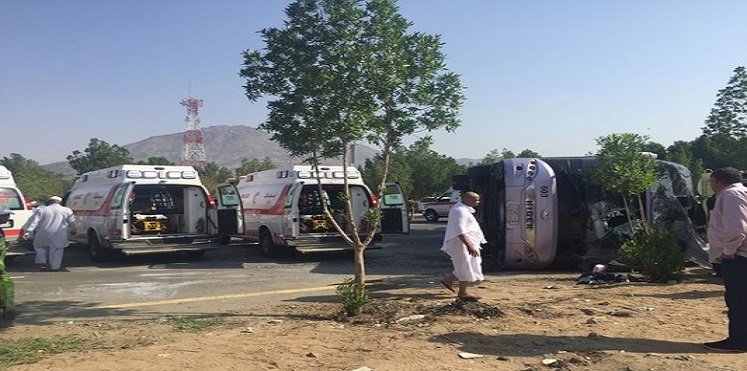 واژگونی اتوبوس زائران بیت الله الحرام در عرفات+ تصاویر