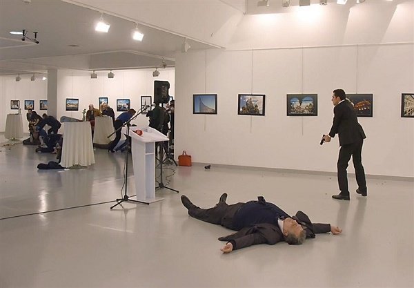 فیلم /  لحظه ترور سفیر روسیه در ترکیه