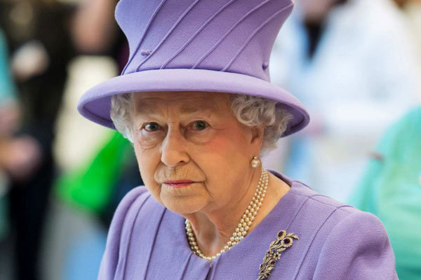 تلفن همراه ملکه انگلیس چیست؟+عکس


