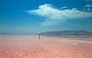 روایتی از واقعیت تا شایعه؛ خونِ دلِ دریاچه ارومیه به رخسار نشست