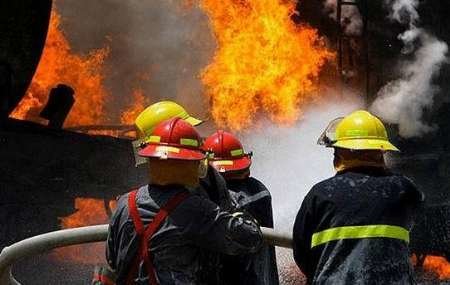 ساکنان محبوس شده در ساختمان مسکونی گرفتار در آتش نجات یافتند
