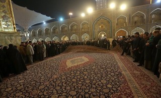 مفروش‌شدن حرم مطهر امیرالمؤمنین(ع) با فرشهای ابریشم ایرانی/ بزرگترین فرش اعتاب مقدسه در ایوان نجف