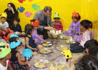 ۳۹۶ کودک روستایی شهرستان بافت از طرح وعده غذای گرم بهره‌مند می‌شوند