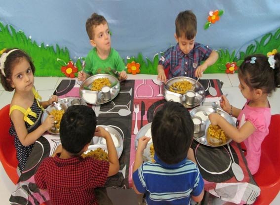 ۳۹۶ کودک روستایی شهرستان بافت از طرح وعده غذای گرم بهره‌مند می‌شوند