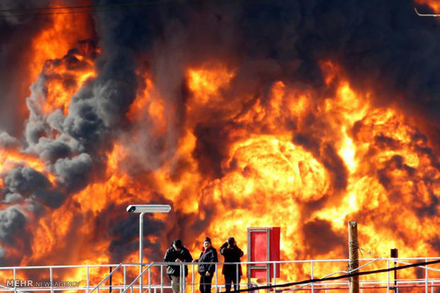 آتش سوزی در انبار شرکت نفت اهواز
