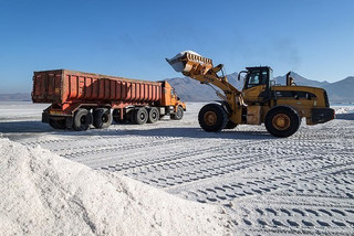 برداشت نمک خشک از دریاچه ارومیه با رعایت مسائل زیست محیطی باشد