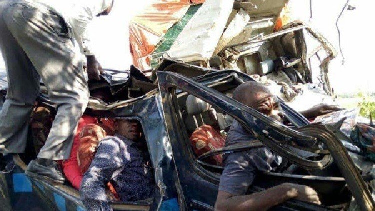 راننده اوگاندایی برای نجات یک گاو، ۱۴ نفر را به کشتن داد!