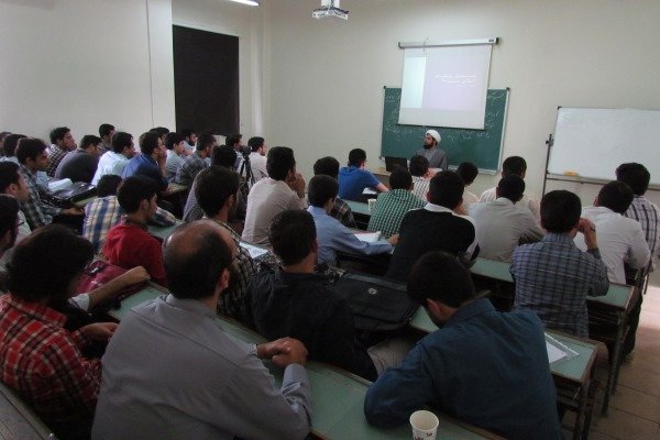 فعالیت بیش از ۴۵۰استاد طلبه در حوزه های علوم اسلامی دانشگاهیان