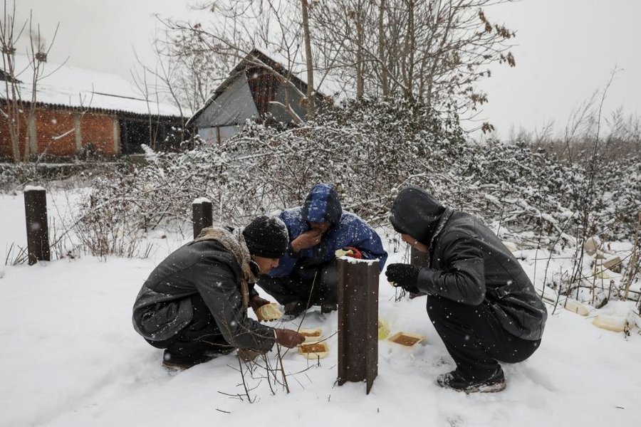 وضعیت رقت بار آوارگان افغان در سرمای زمستان صربستان + تصاویر