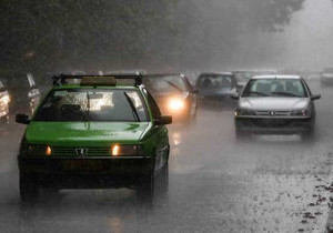 ترافیک نیمه‌سنگین و بارش باران در جاده‌های کشور