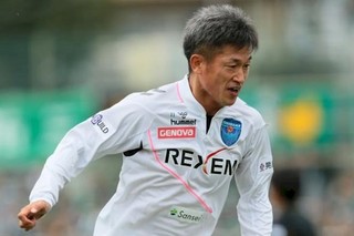 ژاپنی ۵۳ ساله چگونه همچنان فوتبال حرفه ای بازی می کند؟