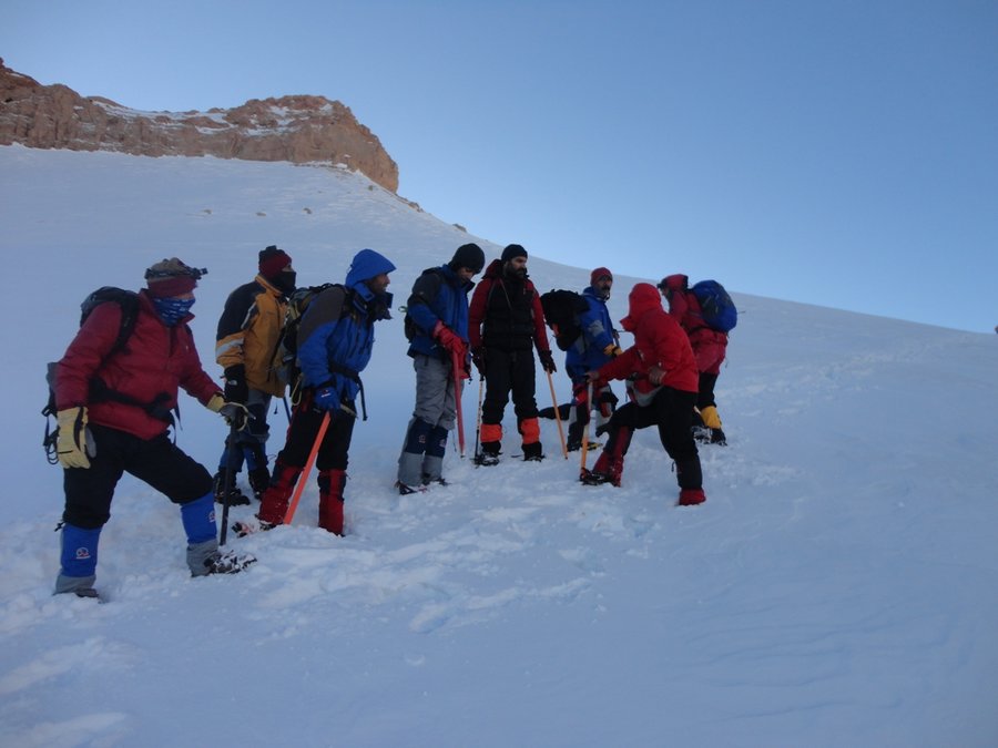 ۸ کوهنورد کرمانشاهی از یخچال نهاوند نجات یافتند