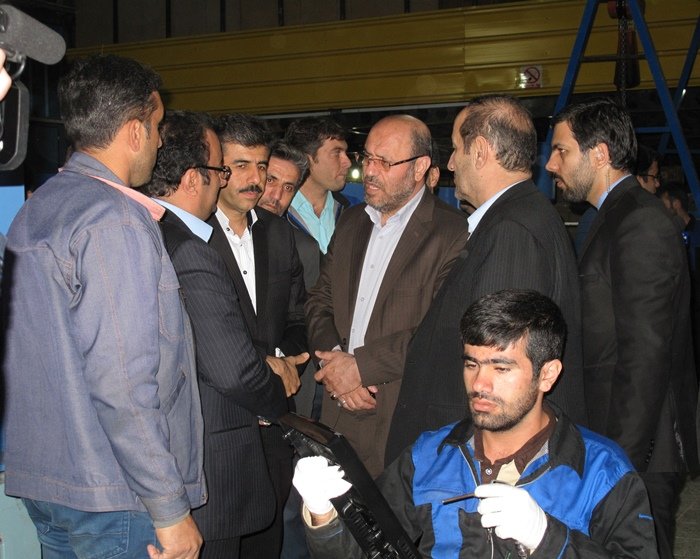 وزیر دفاع از چند شرکت تولیدی و صنعتی در شهرکرد بازدید کرد