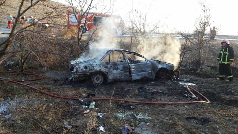 خودروی پژو ۴۰۵ در آتش سوخت