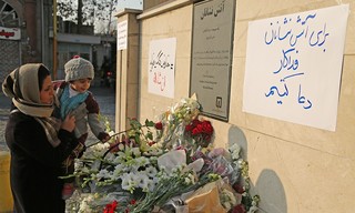 مردم اصفهان با اهدای گل ابراز همدردی خود را نشان دادند