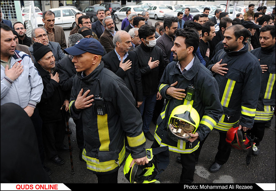 همدردی مردم مشهد با آتش نشان حادثه پلاسکو/گزارش تصویری