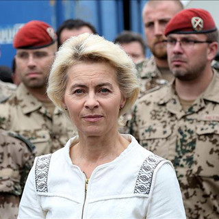 وزیر دفاع آلمان به آمریکا سفر می‌کند