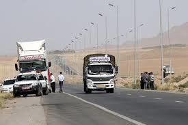 تردد خودروهای سنگین در محور ازنا - اراک پس از اعتراض مردم محدود شد