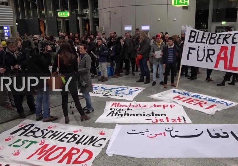 تظاهرات فعالان مدنی آلمان علیه اخراج پناهجویان افغان + تصاویر