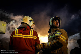 ادامه تلاش‌ها برای یافتن پنج آتش‌نشان مفقود/۱۳پیکر درپزشکی قانونی