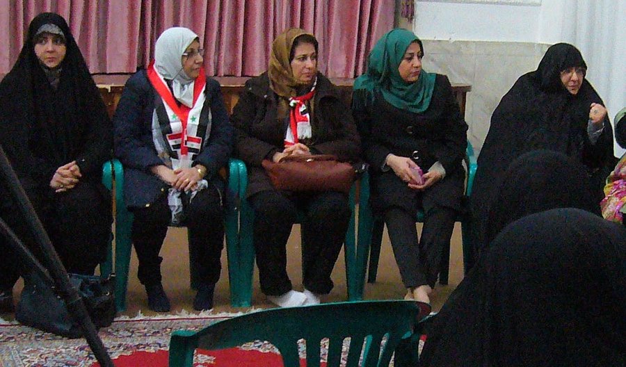 ۲۵ تن از بانوان کشورهای عرب زبان از مدرسه علمیه نرجس مشهد بازدید کردند