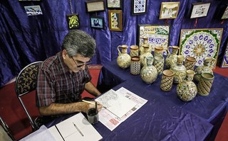 نمایشگاه هدایای صنایع دستی در خانه ملک برپا می شود