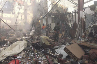 بمباران شدید منطقه «الصلیف» یمن توسط جنگنده‌های سعودی