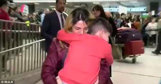 کودک ۵ ساله ایرانی در فرودگاه آمریکا برای چندین ساعت بازداشت شد+ تصاویر 