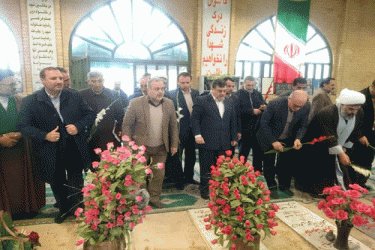 استاندار قزوین به مقام والای شهدای شهرستان البرز ادای احترام کرد