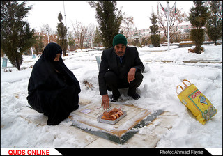 غبارروبی مزار شهدا به مناسب ایام الله دهه فجر در مشهد مقدس/گزارش تصویری