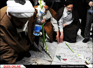 غبار روبی مزار شهدا با حضور تولیت آستان قدس رضوی/ گزارش تصویری
