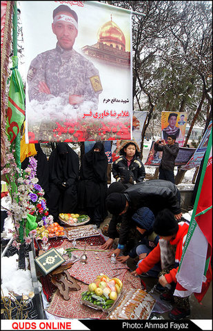 گزارش تصویری غبارروبی مزار شهدا به مناسب ایام الله دهه فجر در مشهد مقدس