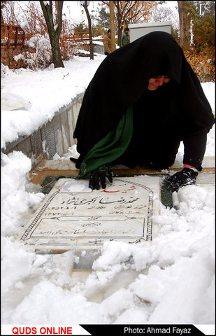 گزارش تصویری غبارروبی مزار شهدا به مناسب ایام الله دهه فجر در مشهد مقدس