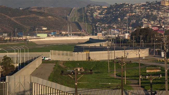 باز شدن مرز آمریکا-مکزیک تنها برای ۳دقیقه
