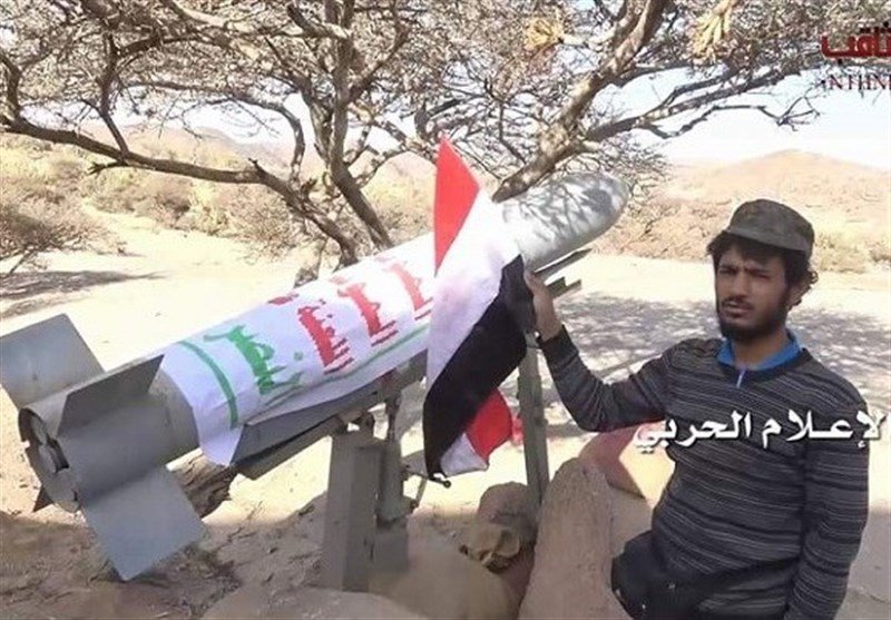 شلیک موشک زلزال به مواضع سعودی‌ها توسط یمن