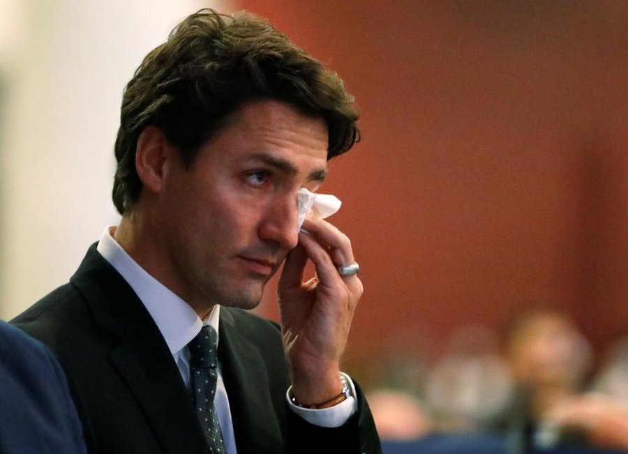 گریه نخست وزیر کانادا در مراسم تشییع پیکر قربانیان مسجد کِبک + تصاویر
