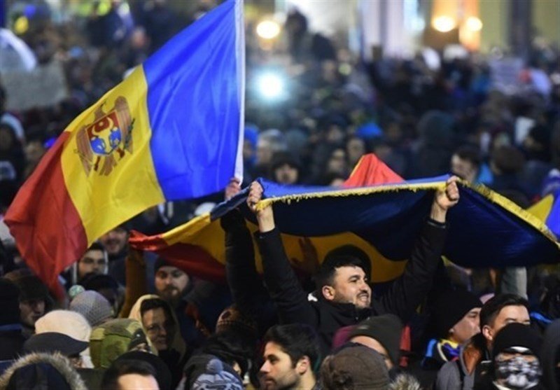 نخست وزیر رومانی از طرح تغییر قوانین کیفری عقب‌نشینی کرد 