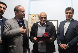 قائم مقام معاون پارلمانی رئیس جمهور با خانواده ۲ شهید در شهر کرد دیدار کرد