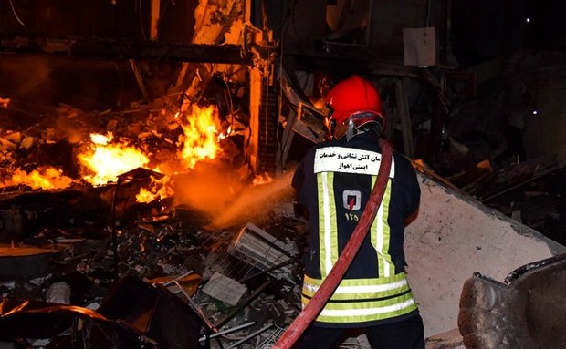 آتش سوزی گسترده کارخانه مبلمان سازی در مشهد مهار شد