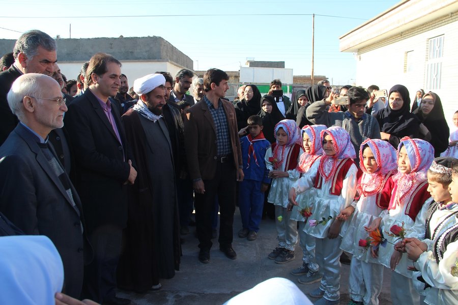 مدرسه بنیاد برکت در روستای «عباس باد فرامیشان» رشتخوار افتتاح شد
