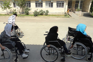 خانواده های ۲ معلولی بوشهر خانه‌دار شدند