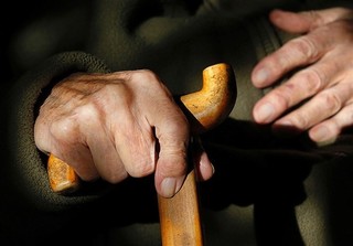 حدود ۶ میلیون شهروند مسن آلمانی در معرض خطر فقر قرار دارند