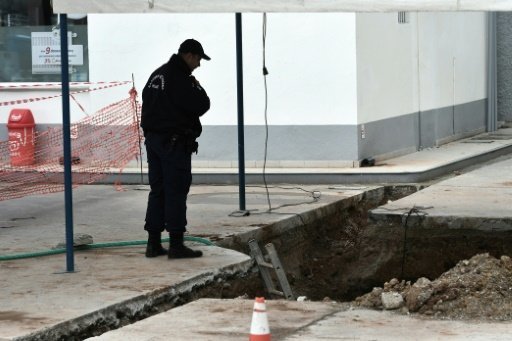 خنثی سازی بمب در یونان ۷۰ هزار نفر را آواره کرد