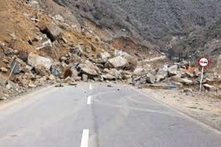 محور آبدانان- میمه در استان ایلام به علت ریزش کوه مسدود شد
