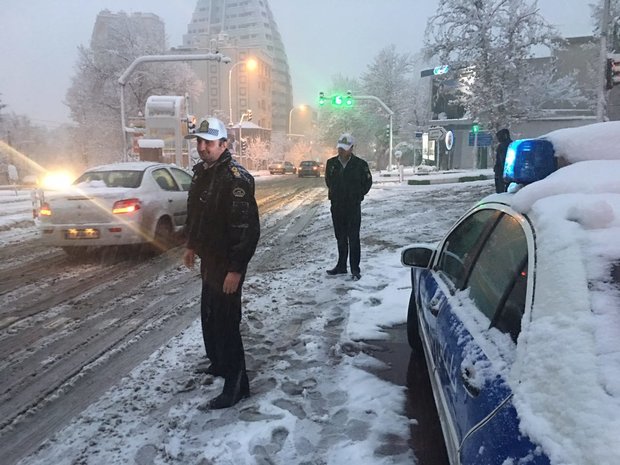آخرین وضعیت راه‌های مواصلاتی کشور / بارش برف و کولاک در جاده‌ها